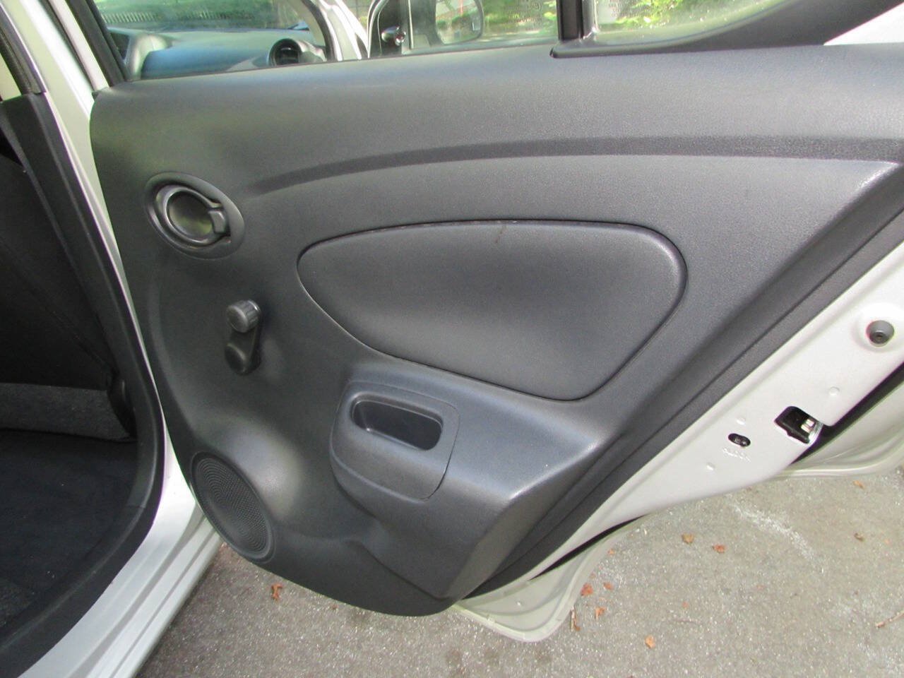 Used 2015 Nissan Versa S FWD image 24