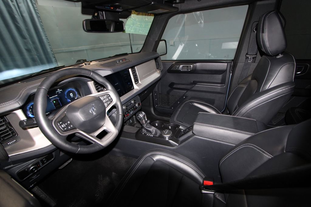 Used 2025 Ford Bronco Outer Banks image 2