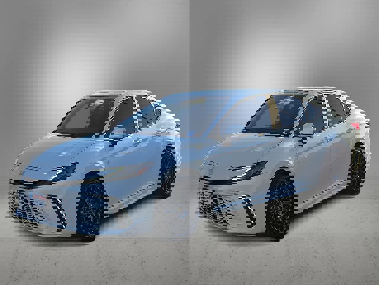 Used 2025 Toyota Camry XSE w/ Premium Plus Package image 4