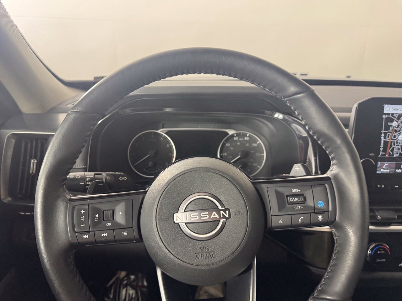 Used 2024 Nissan Pathfinder SL AWD/4WD image 12