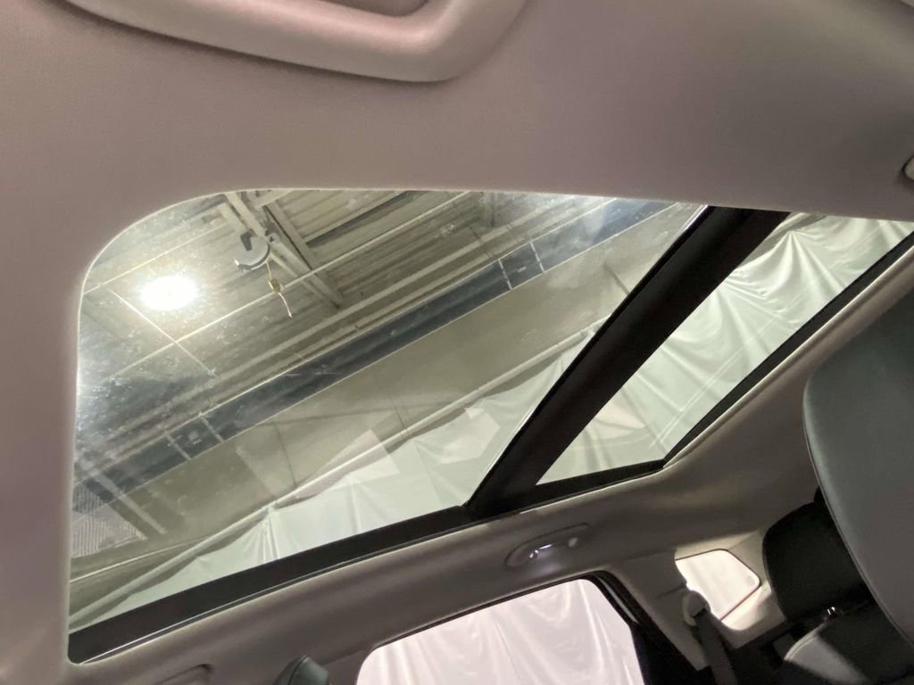 Used 2026 Kia Sportage EX w/ EX Panorama Roof Package image 16