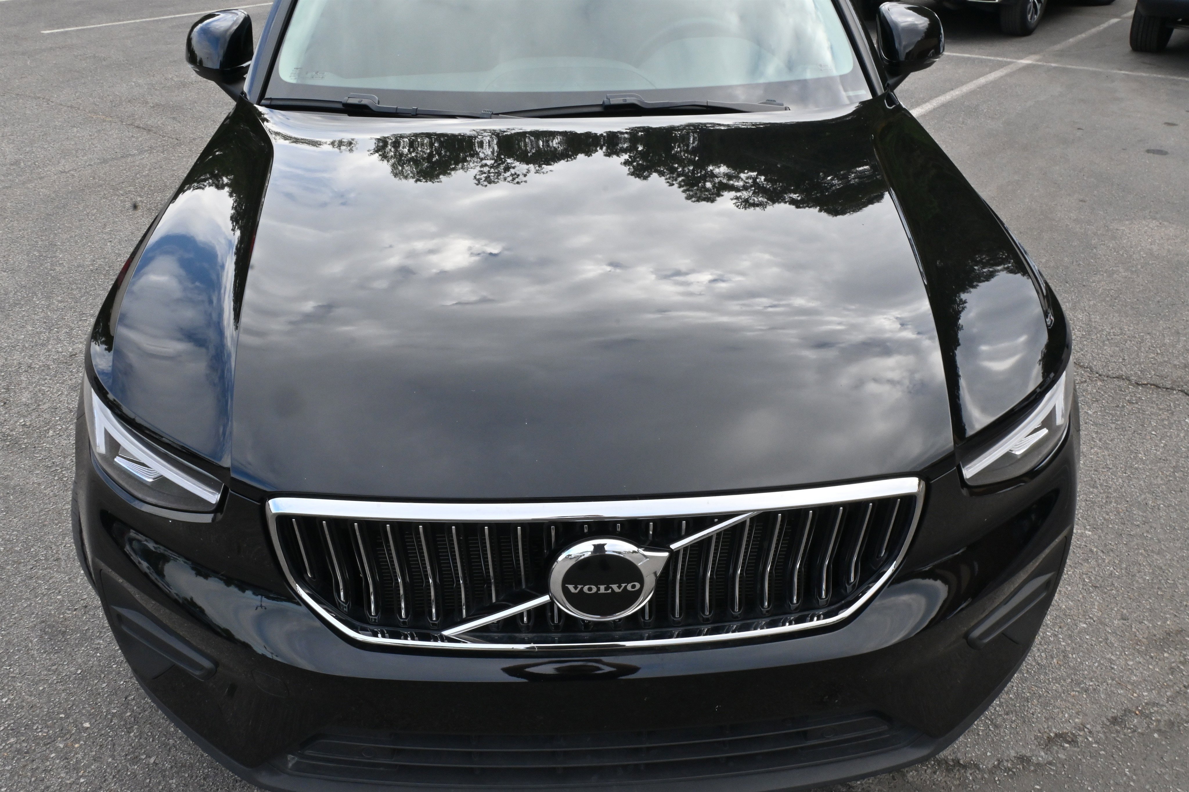Used 2025 Volvo XC40 B5 Core image 12