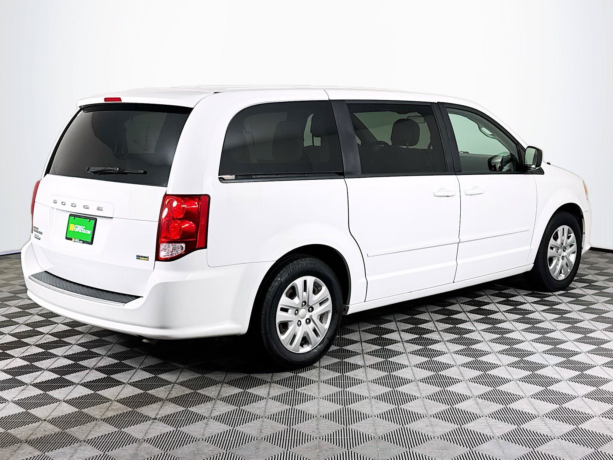 Used 2017 Dodge Grand Caravan SE FWD image 8