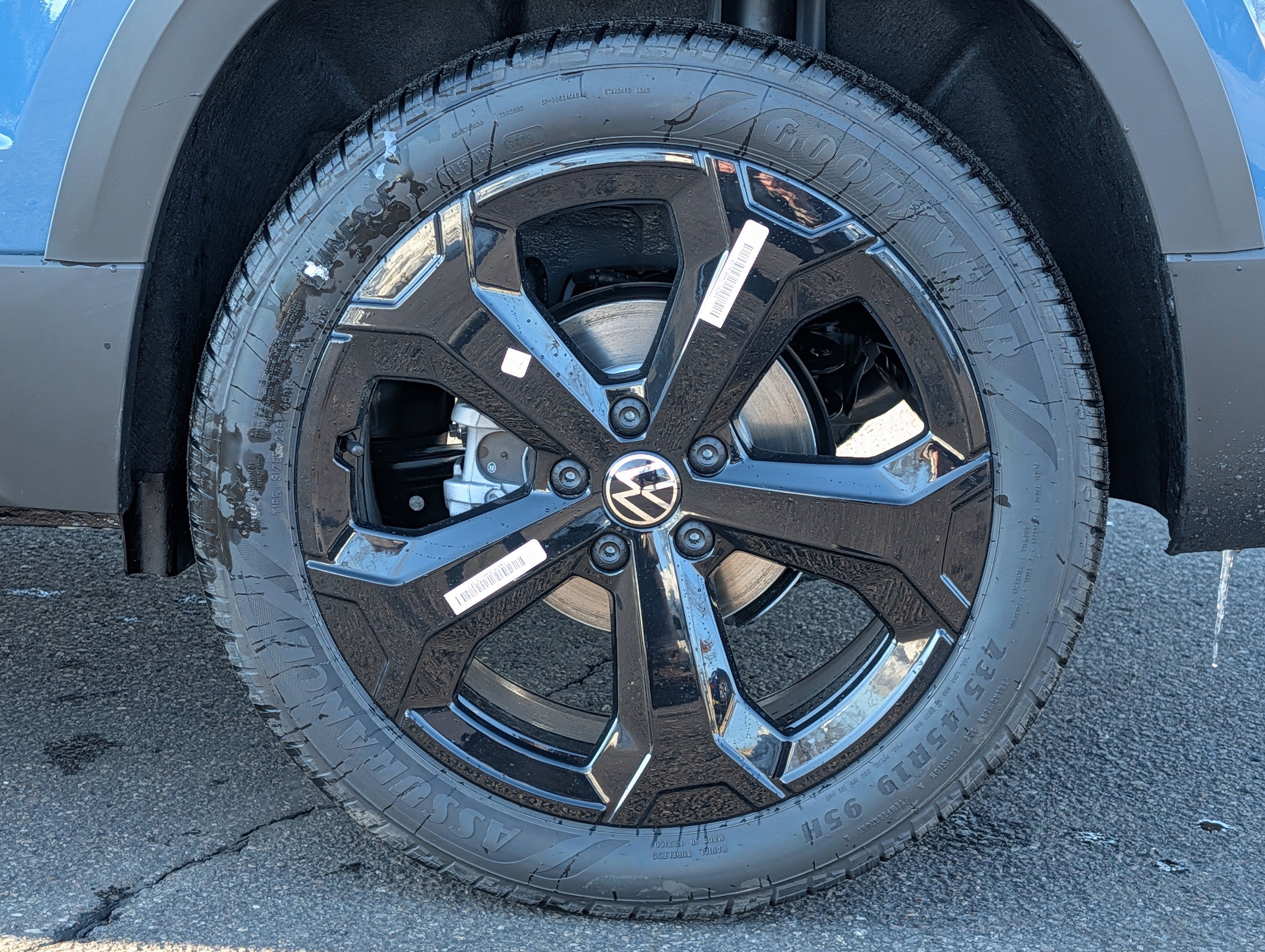 New 2026 Volkswagen Taos SEL image 3