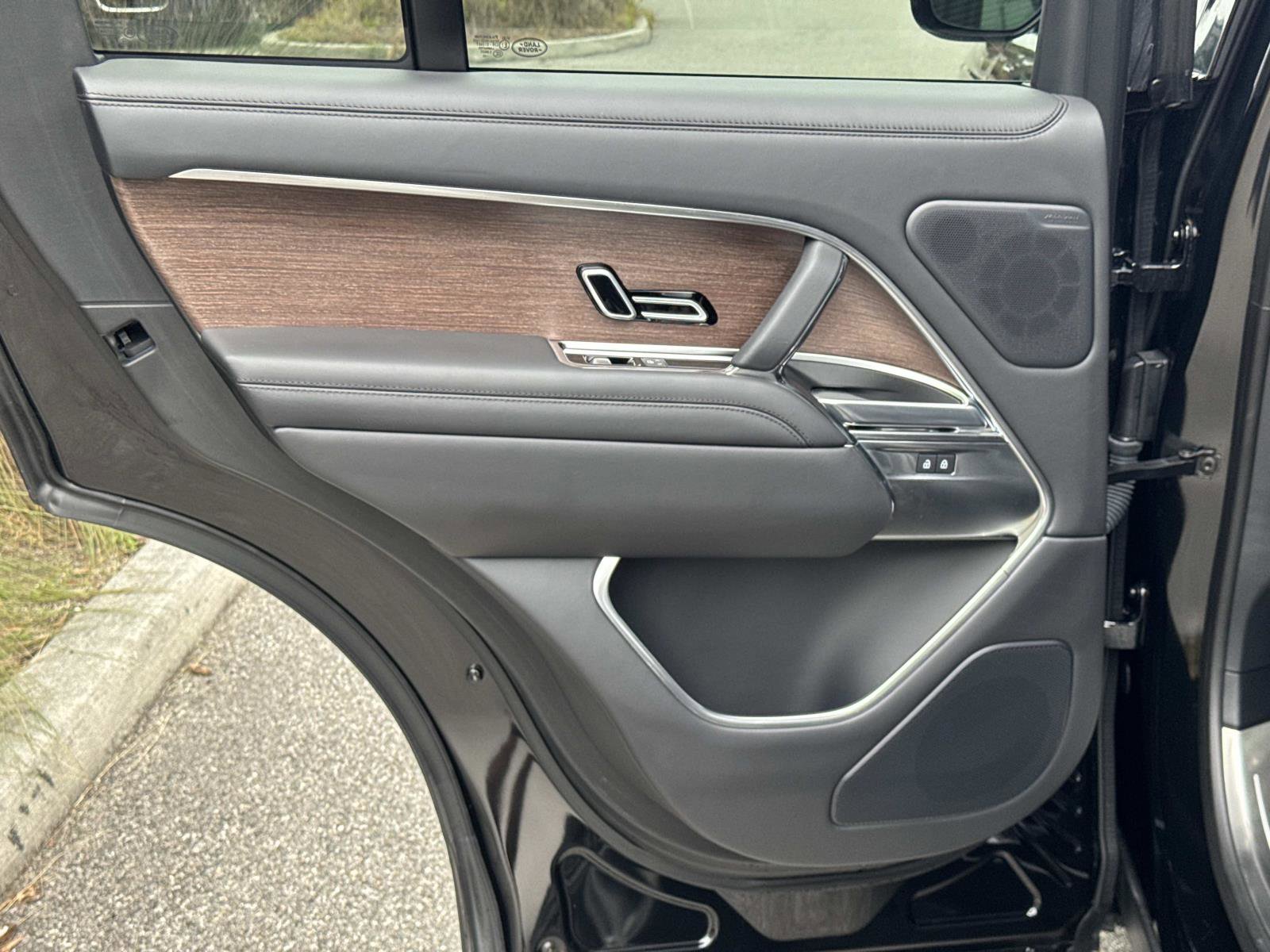 Used 2023 Land Rover Range Rover SE image 13