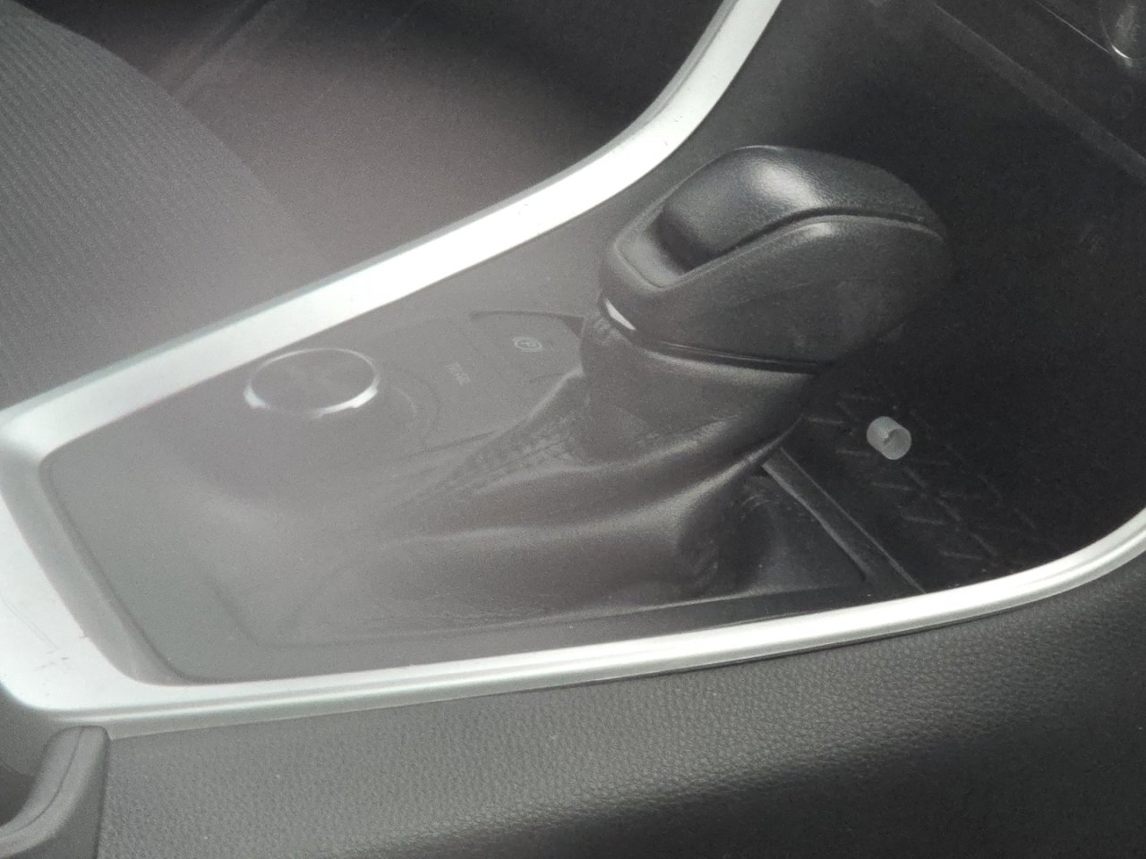 Used 2019 Toyota RAV4 LE image 11