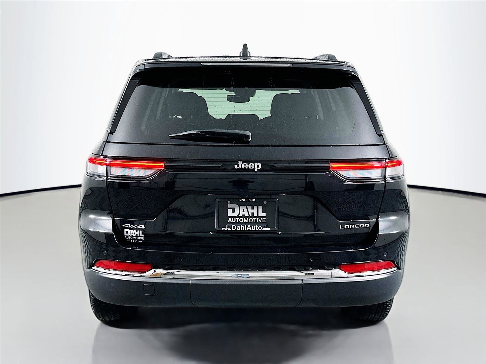 Used 2023 Jeep Grand Cherokee Laredo w/ Luxury Tech Group I image 12