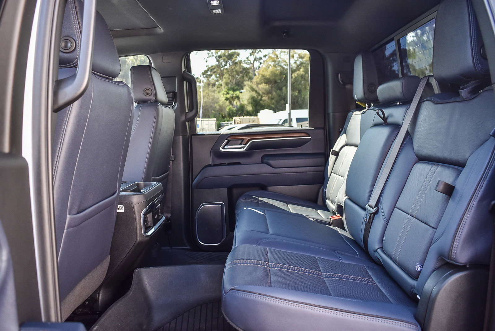 Used 2025 Chevrolet Silverado 2500 High Country w/ High Country Premium Package image 17