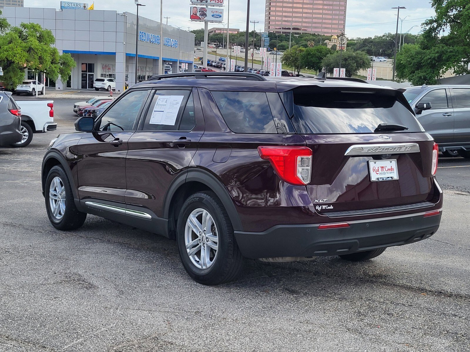 Certified 2023 Ford Explorer XLT image 4