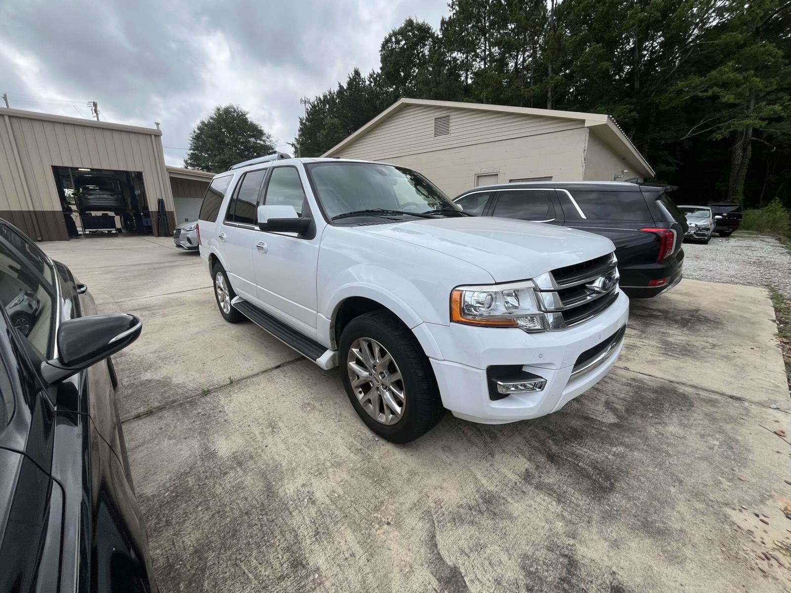 Used 2016 Ford Expedition Limited RWD image 2