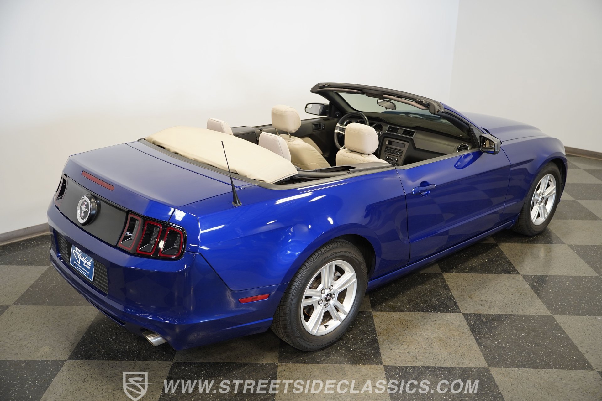 Used 2014 Ford Mustang Convertible RWD image 29
