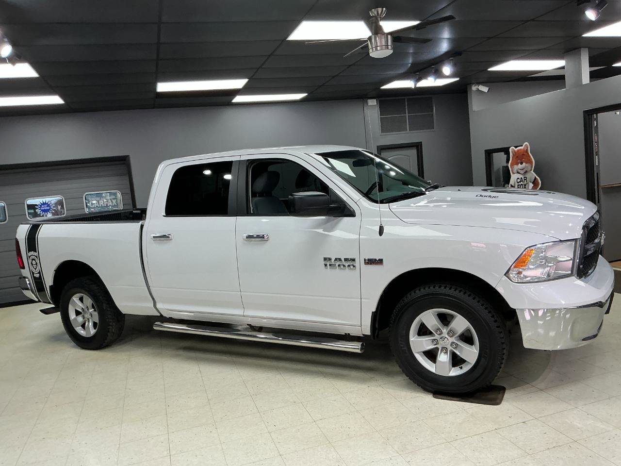 Used 2017 RAM 1500 Classic SLT AWD/4WD image 9