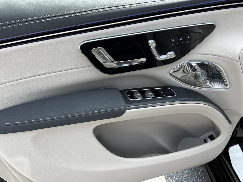 New 2027 Mercedes-Benz EQS 550 4MATIC SUV image 11