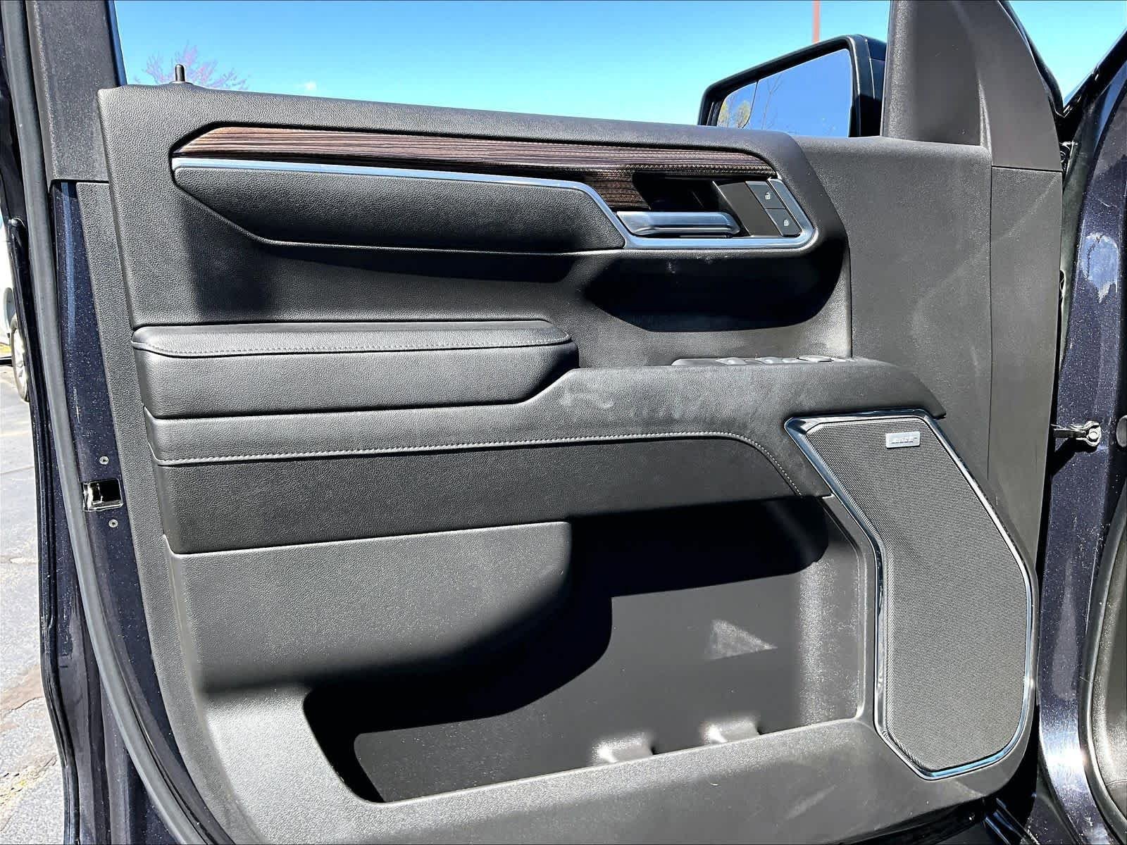 Used 2024 Chevrolet Silverado 1500 LT Trail Boss w/ Convenience Package II AWD/4WD image 9