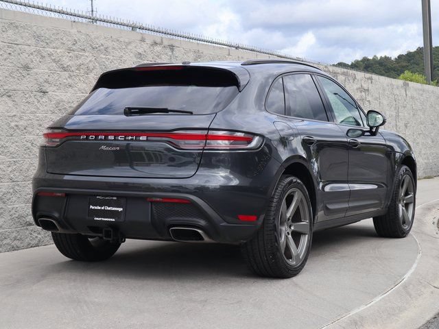 Certified 2024 Porsche Macan AWD/4WD image 8