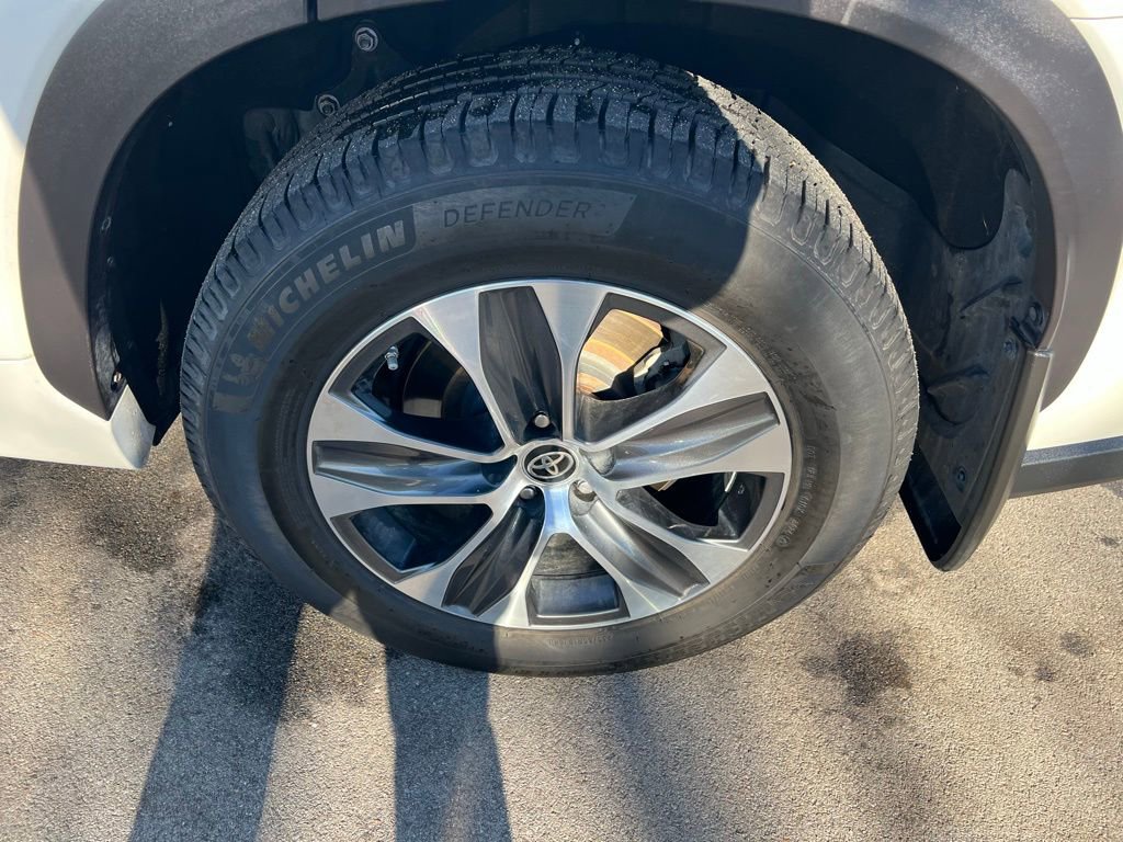 Used 2021 Toyota Highlander XLE image 13