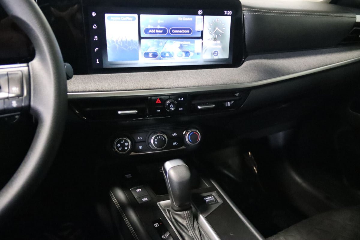 Used 2025 Nissan Kicks SV AWD/4WD image 36