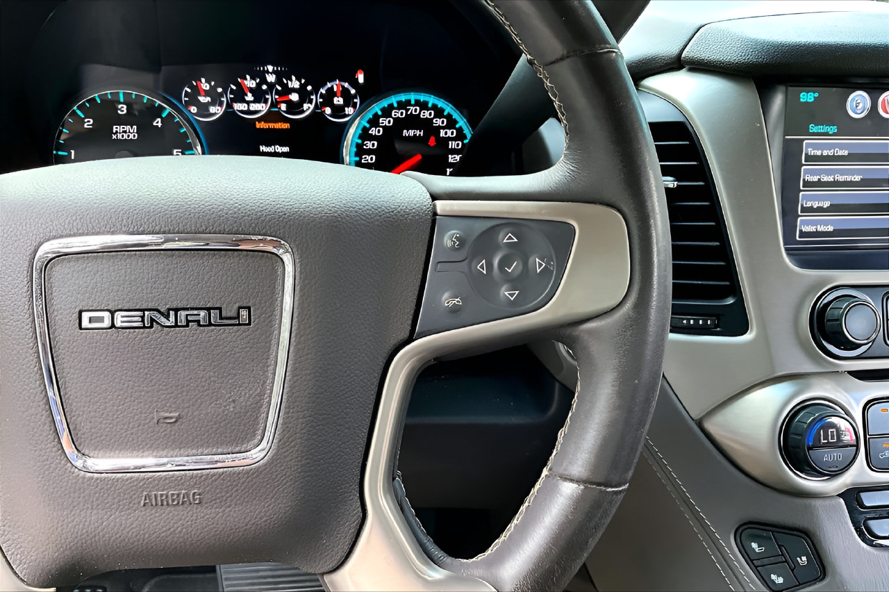Used 2020 GMC Yukon Denali RWD image 11