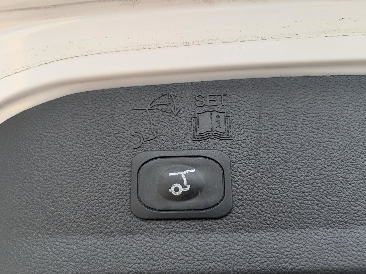 Used 2019 Ford Escape SEL image 14