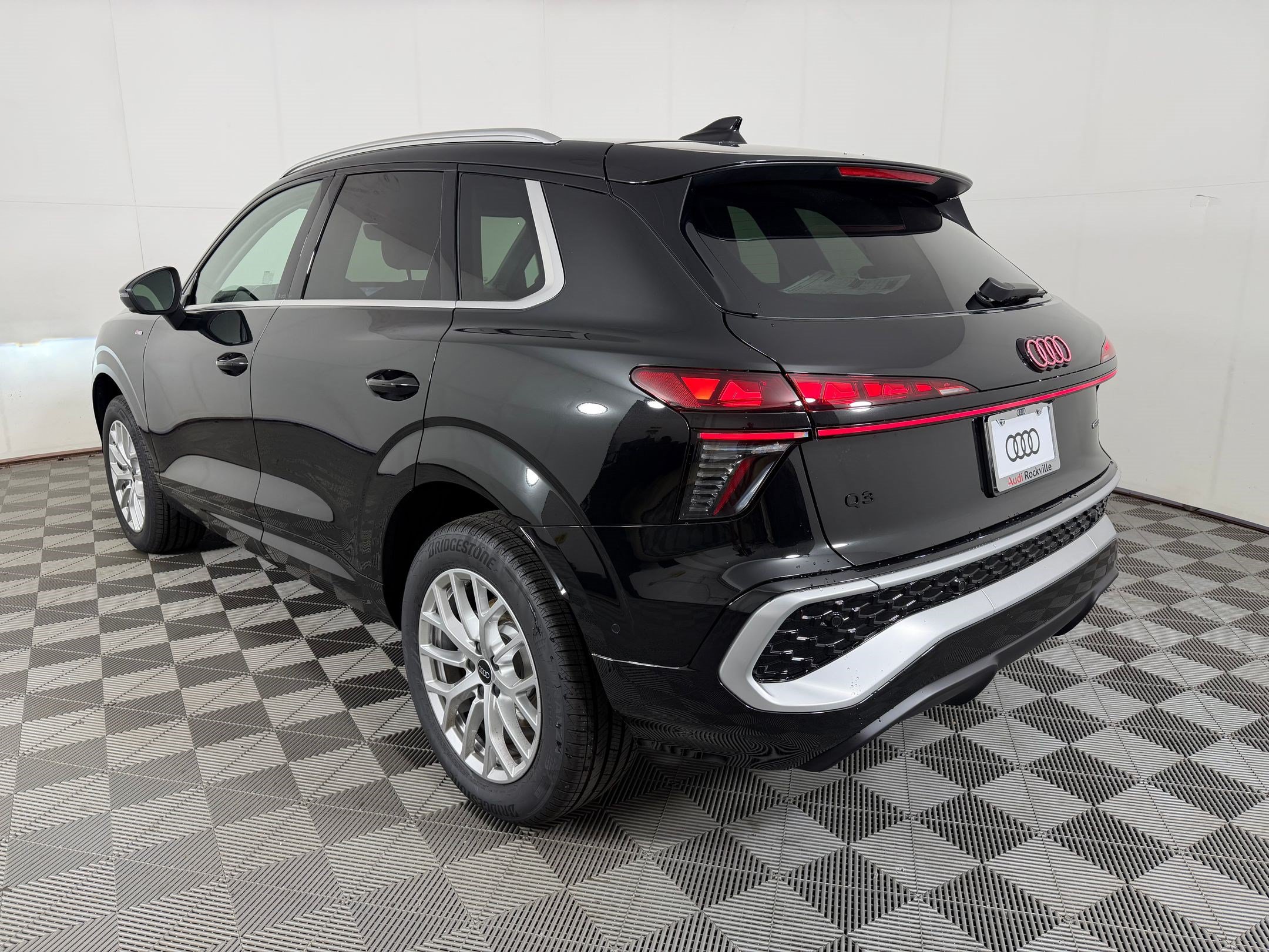 New 2026 Audi Q3 quattro 2.0T AWD/4WD image 3