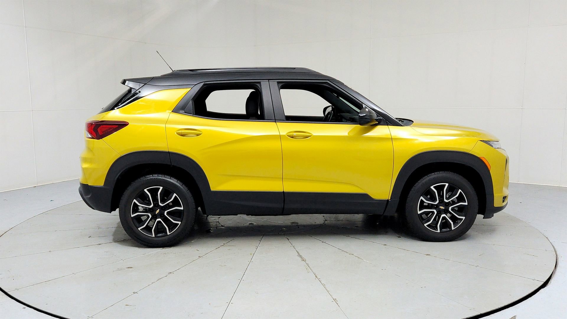 Certified 2023 Chevrolet TrailBlazer RS w/ Sun and Liftgate Package AWD/4WD image 6