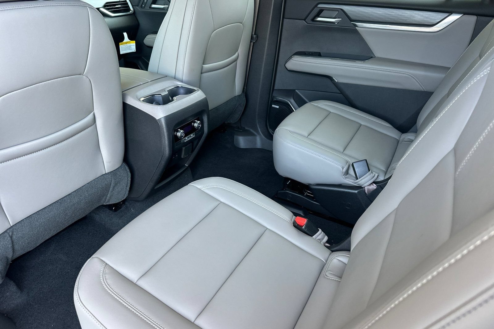 Used 2026 GMC Acadia Elevation w/ Elevation Premium Package FWD image 14