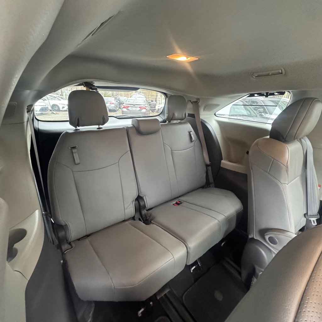 Used 2021 Toyota Sienna Limited image 14