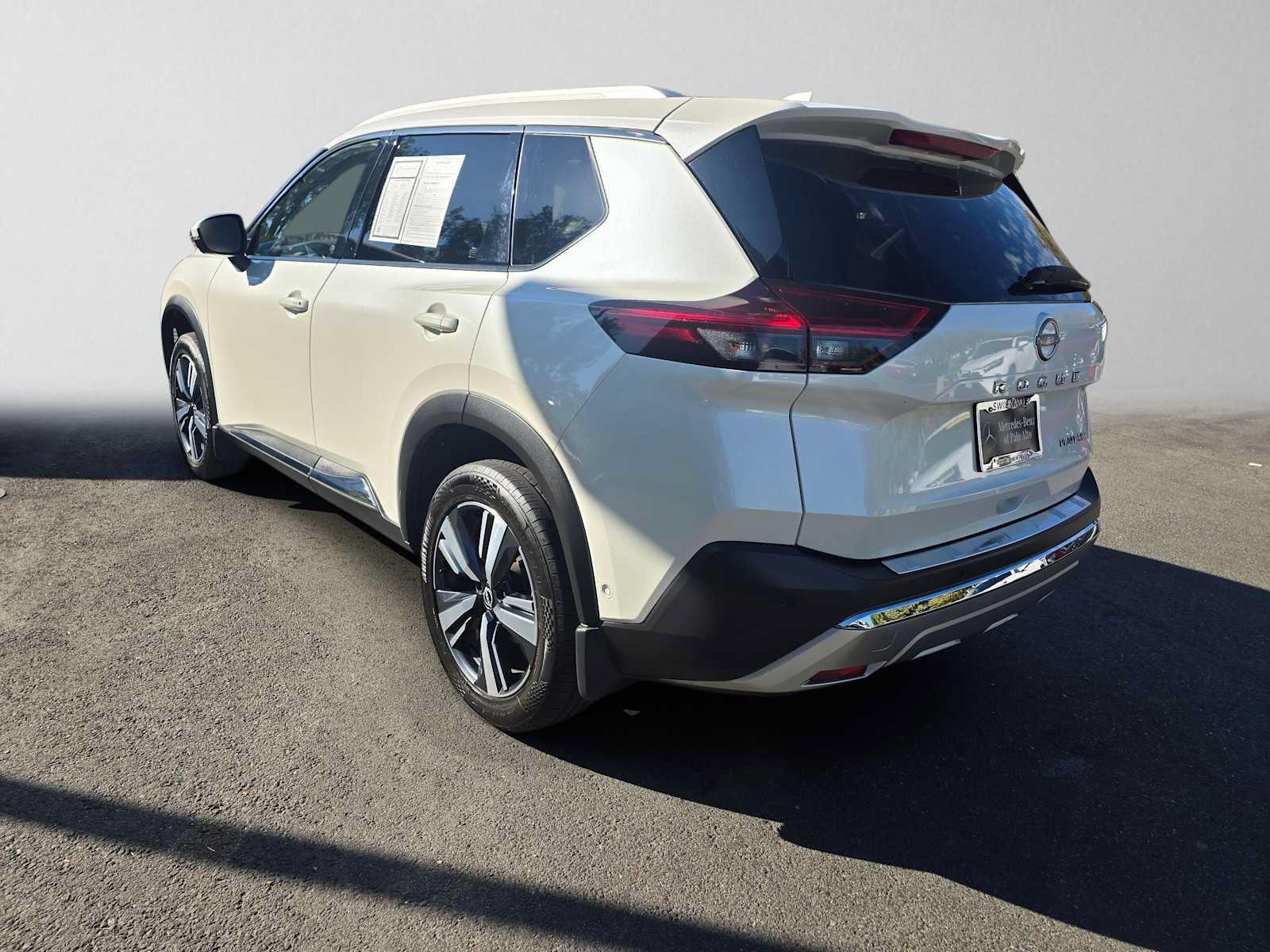Used 2023 Nissan Rogue Platinum FWD image 5