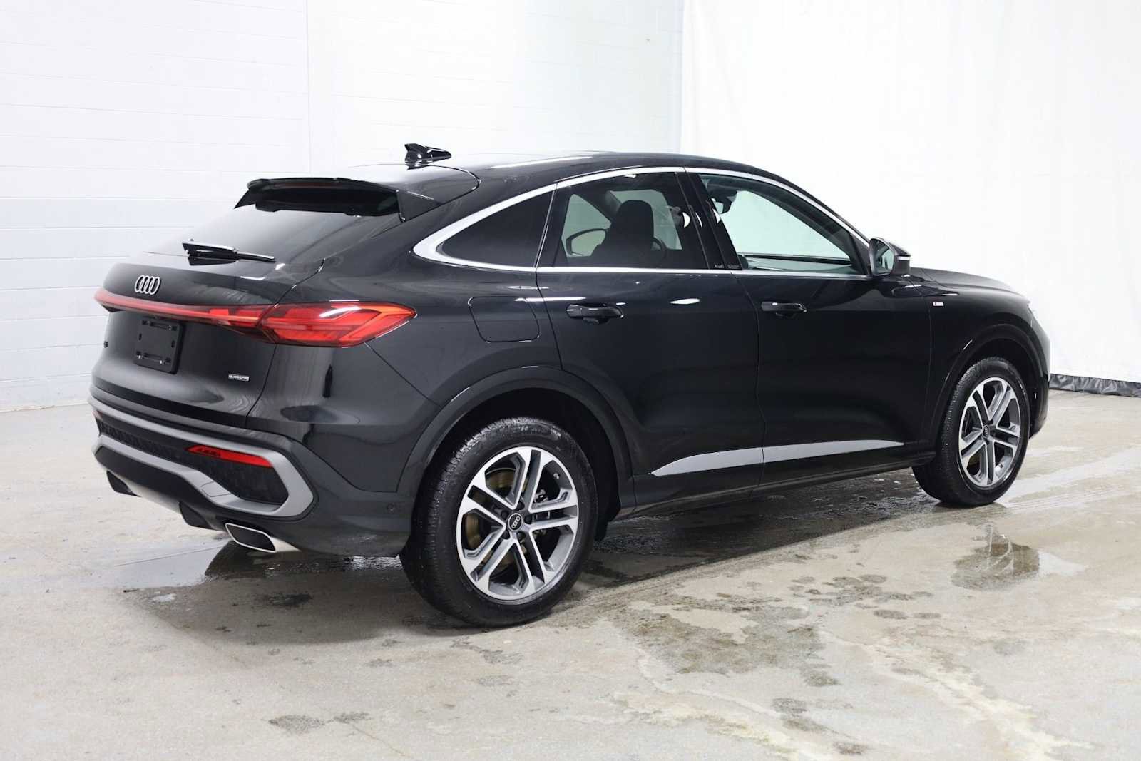 Certified 2025 Audi Q5 Prestige image 9