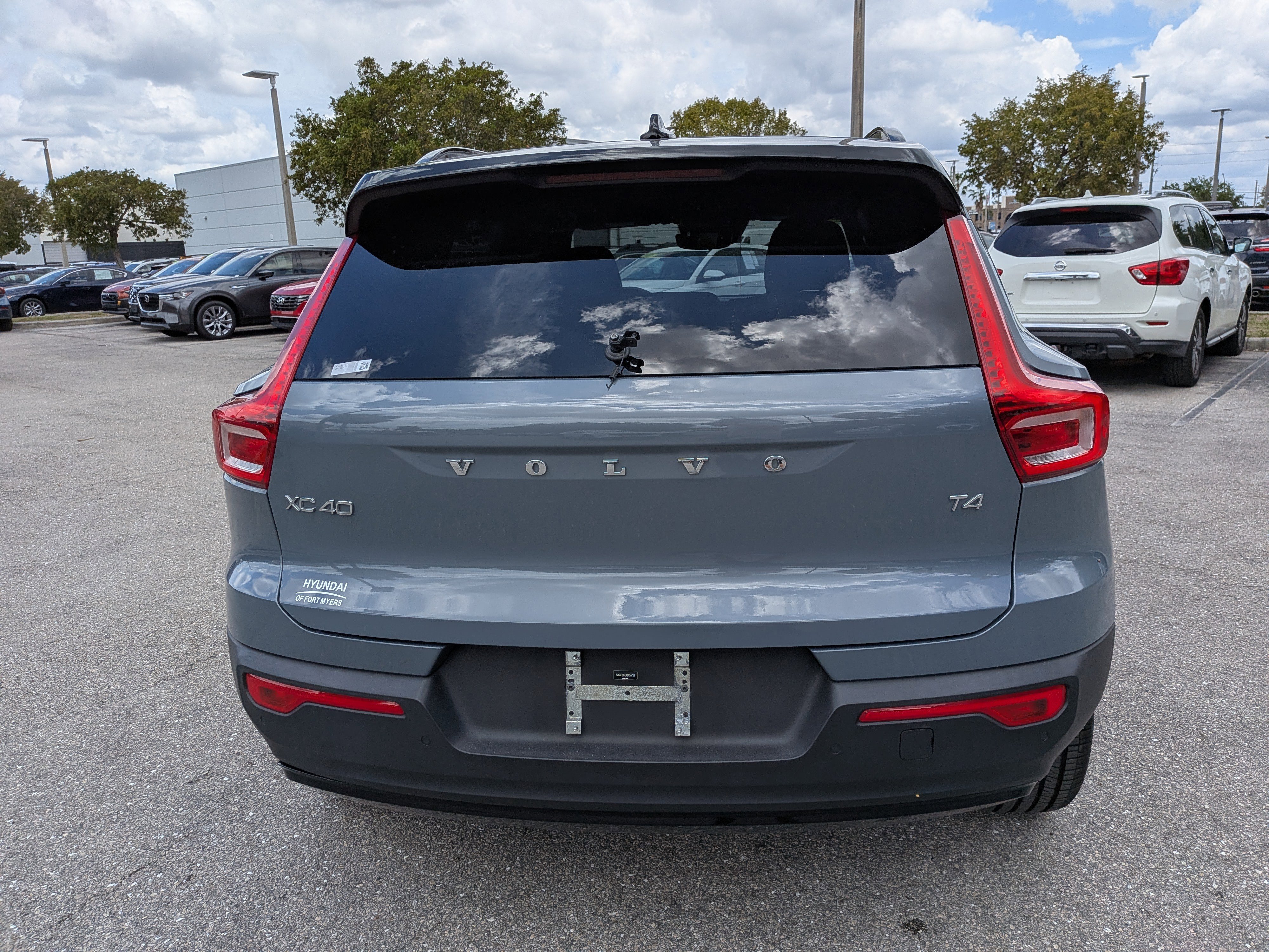 Used 2021 Volvo XC40 T4 R-Design w/ Protection Package Premier image 5