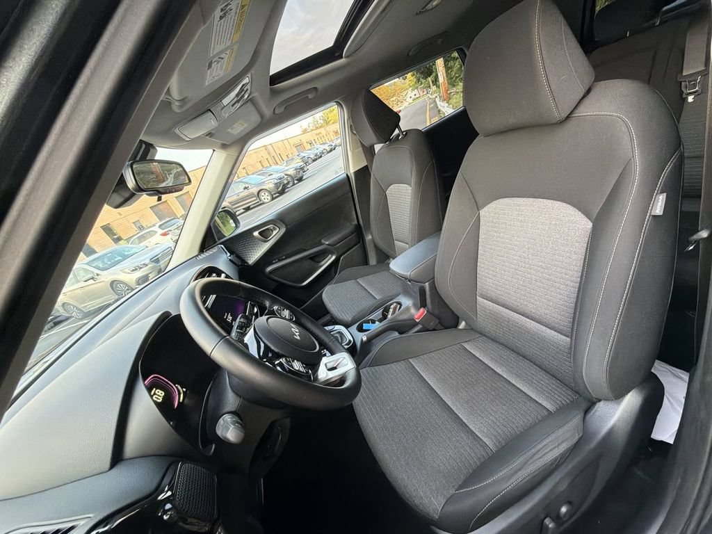 Used 2023 Kia Soul EX FWD image 15