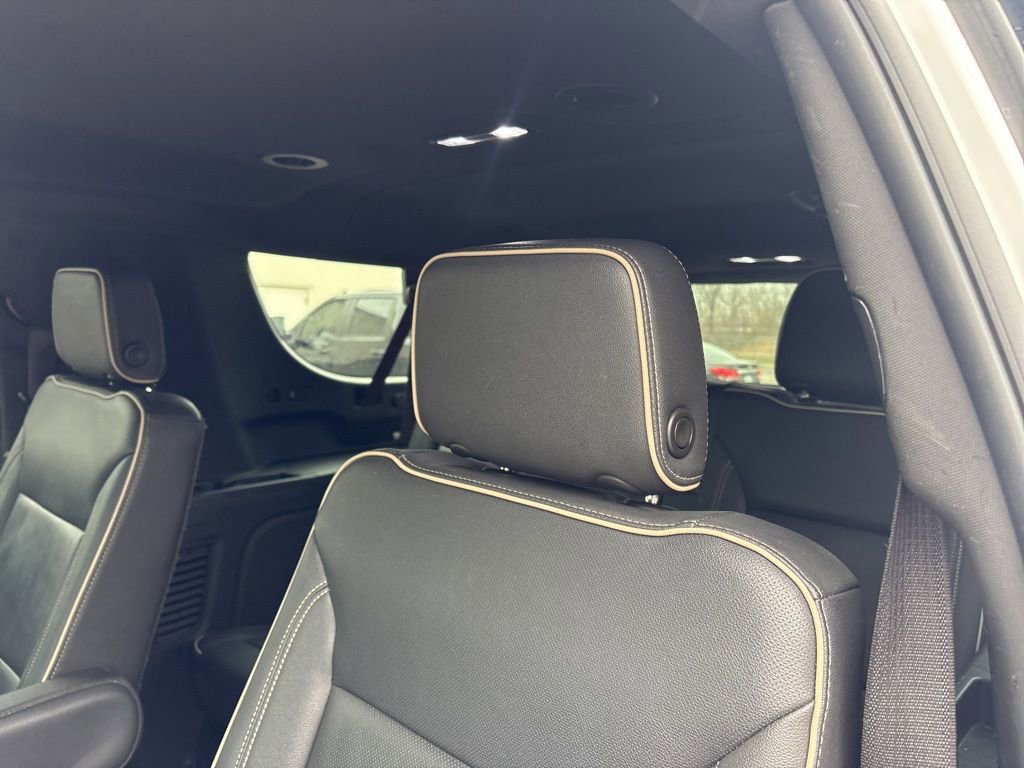 Used 2023 Chevrolet Suburban Premier image 19