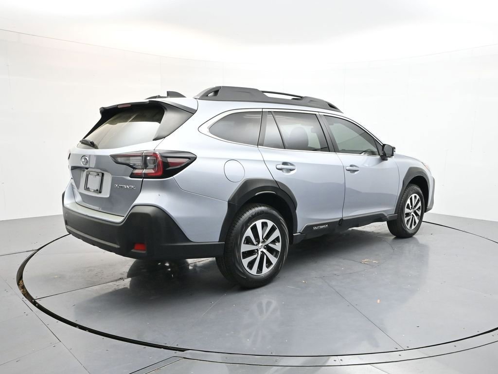 Used 2024 Subaru Outback Premium image 7