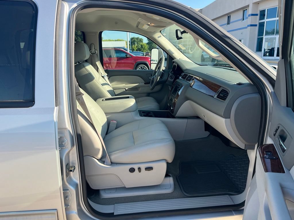 Used 2010 Chevrolet Silverado 3500 LTZ AWD/4WD image 6