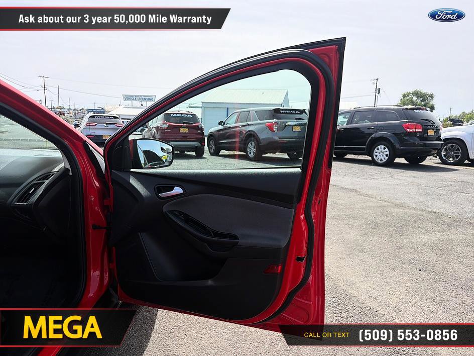 Used 2014 Ford Focus SE FWD image 22