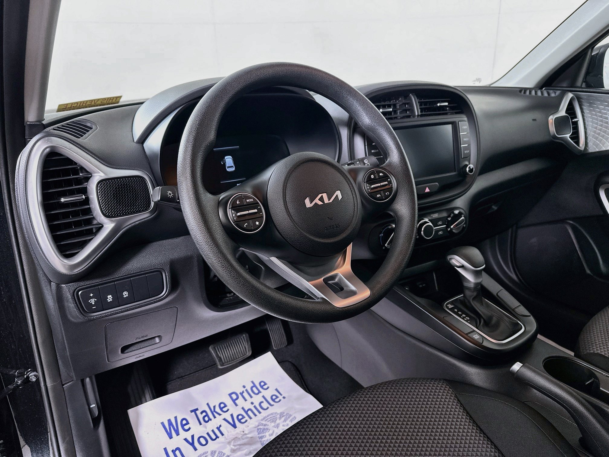 Certified 2025 Kia Soul LX w/ LX Technology Package FWD image 9