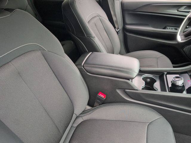 Certified 2024 Jeep Grand Cherokee Laredo RWD image 20