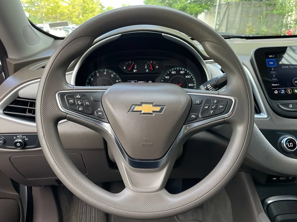 Used 2025 Chevrolet Malibu LT FWD image 14