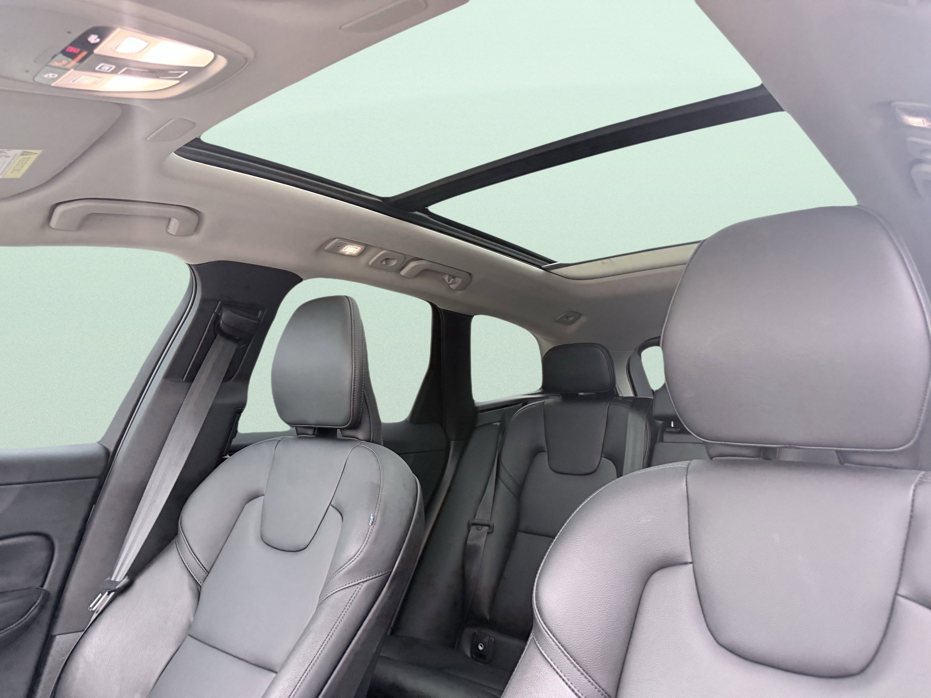 Used 2023 Volvo XC60 B5 Core image 29