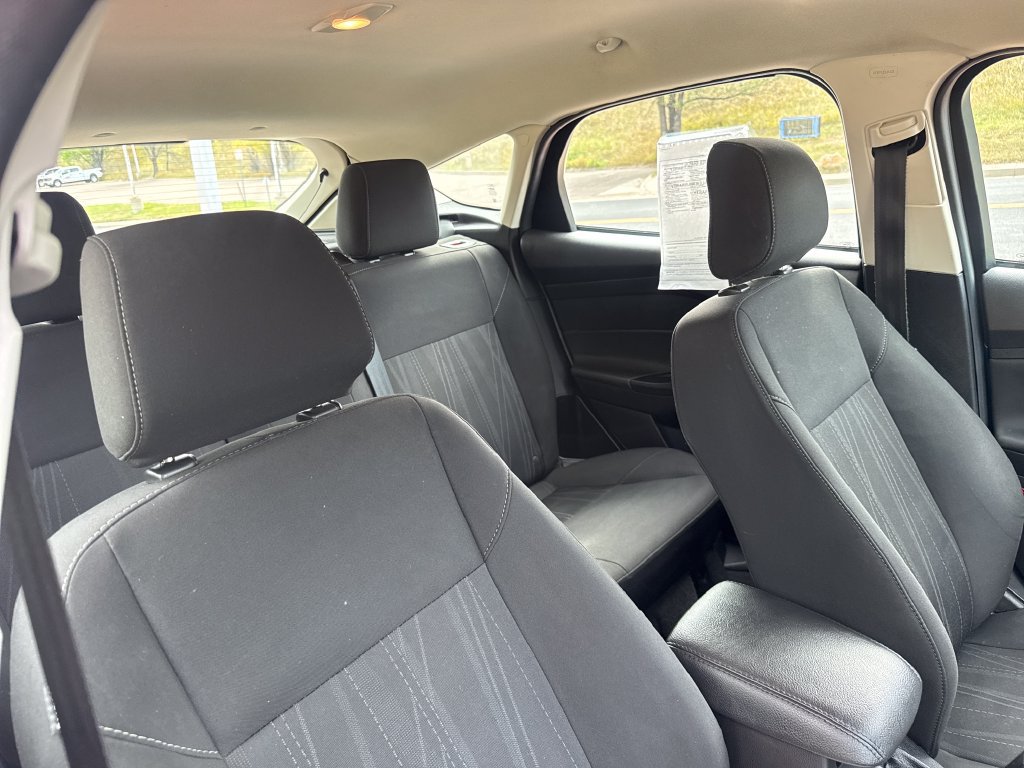 Used 2018 Ford Focus SE w/ Cold Weather Package FWD image 31