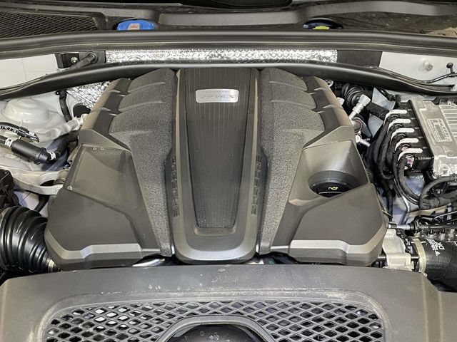 Certified 2026 Porsche Macan S AWD/4WD image 17
