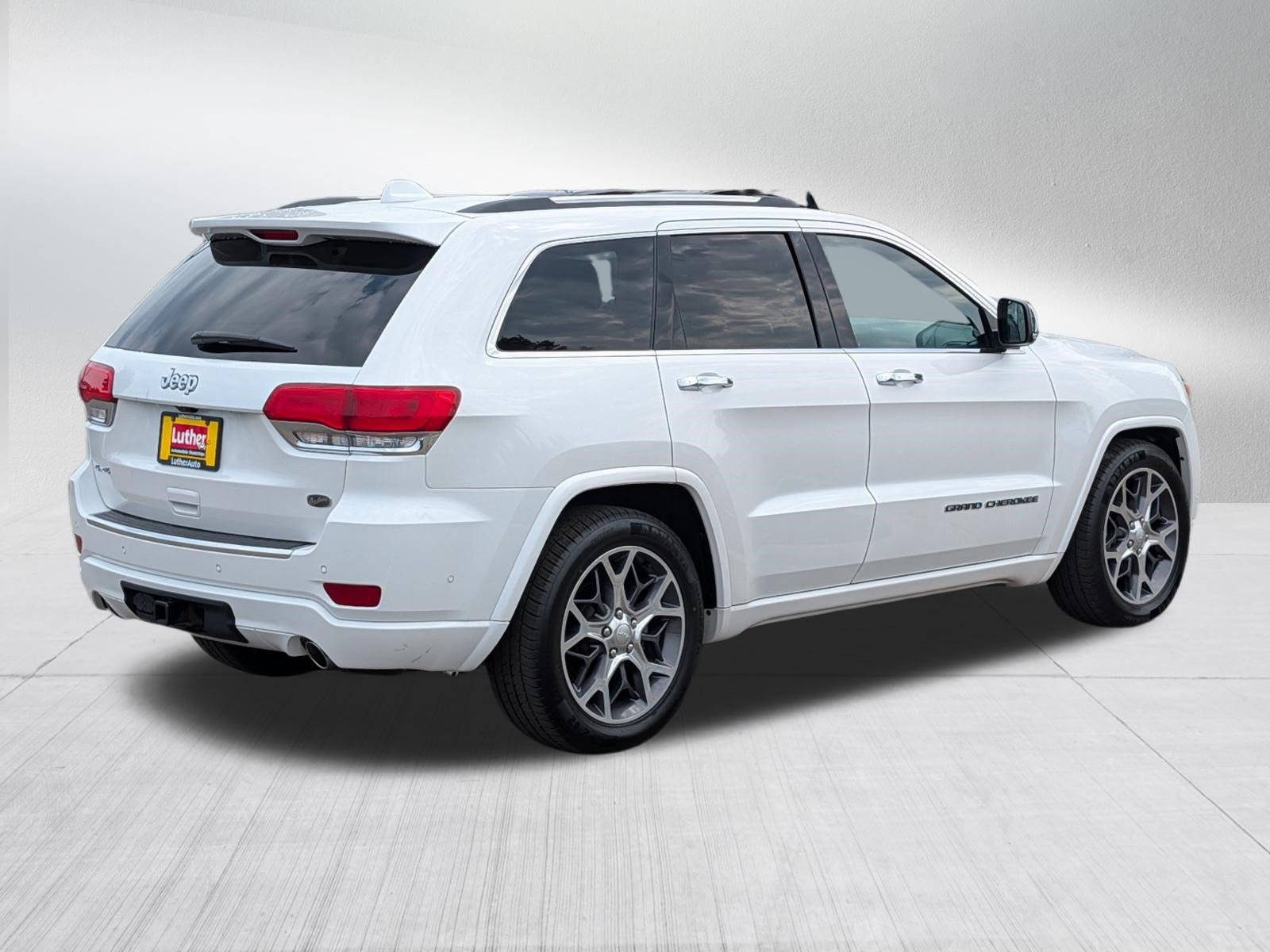 Used 2019 Jeep Grand Cherokee Overland AWD/4WD image 7