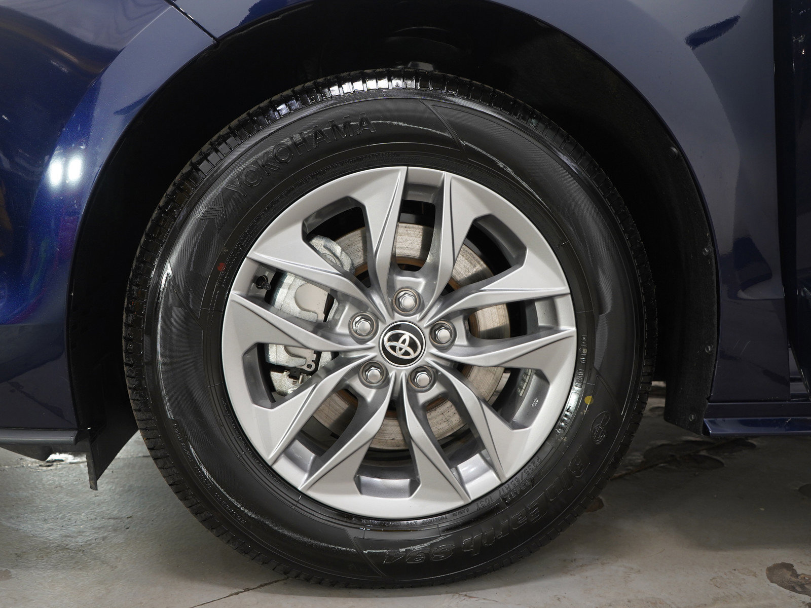 Used 2025 Toyota Sienna XLE image 30