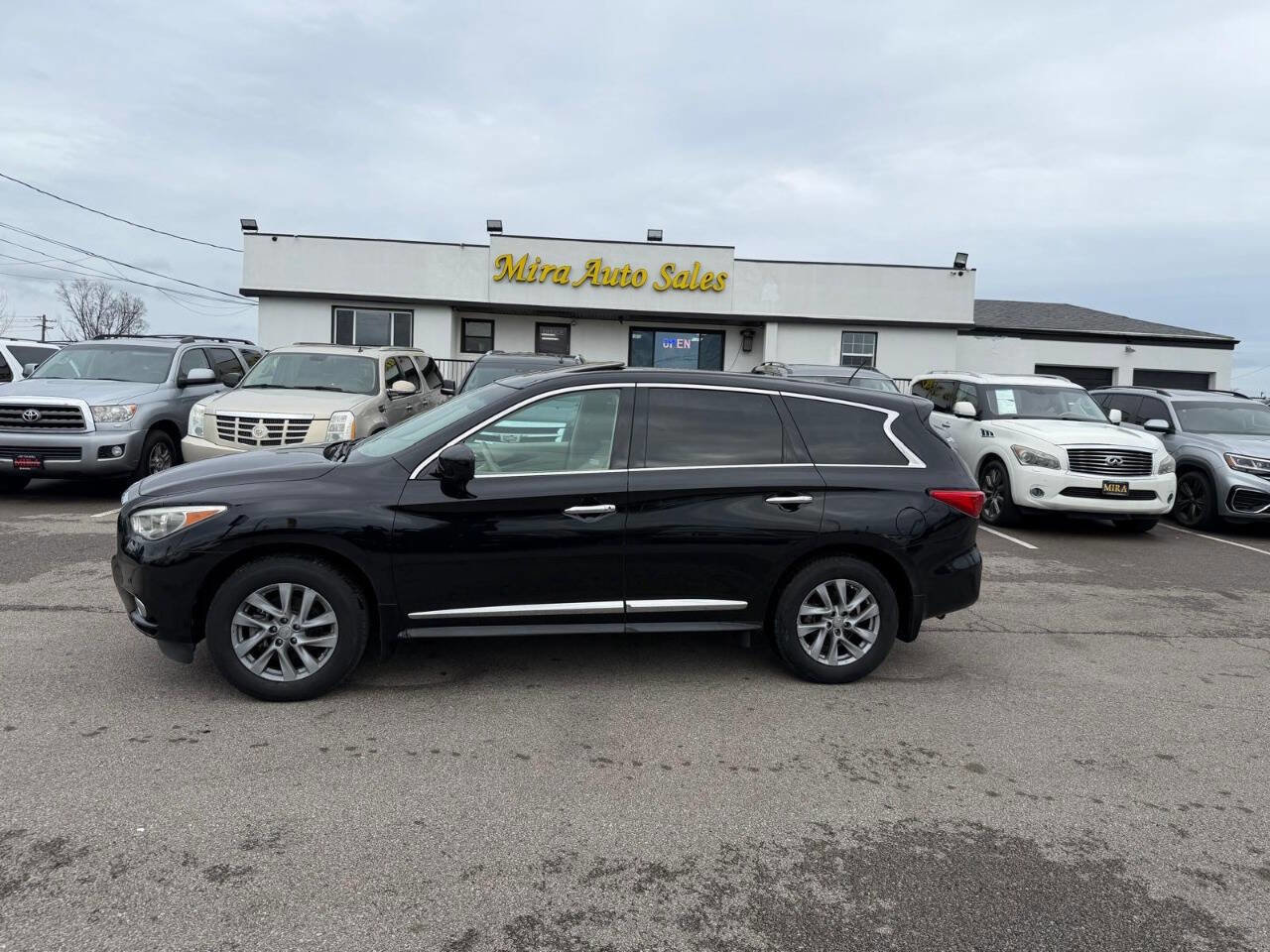 Used 2013 INFINITI JX35 AWD w/ Premium Pkg