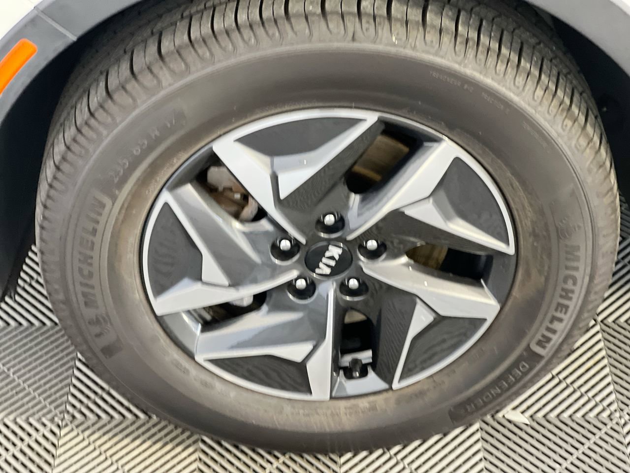 Used 2021 Kia Sorento EX FWD image 11
