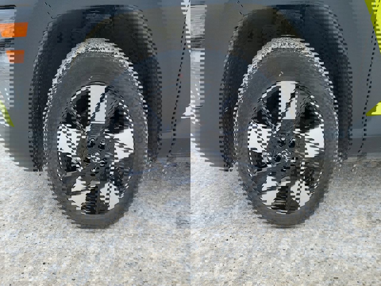 Certified 2024 Hyundai Kona SEL w/ Convenience Package image 10