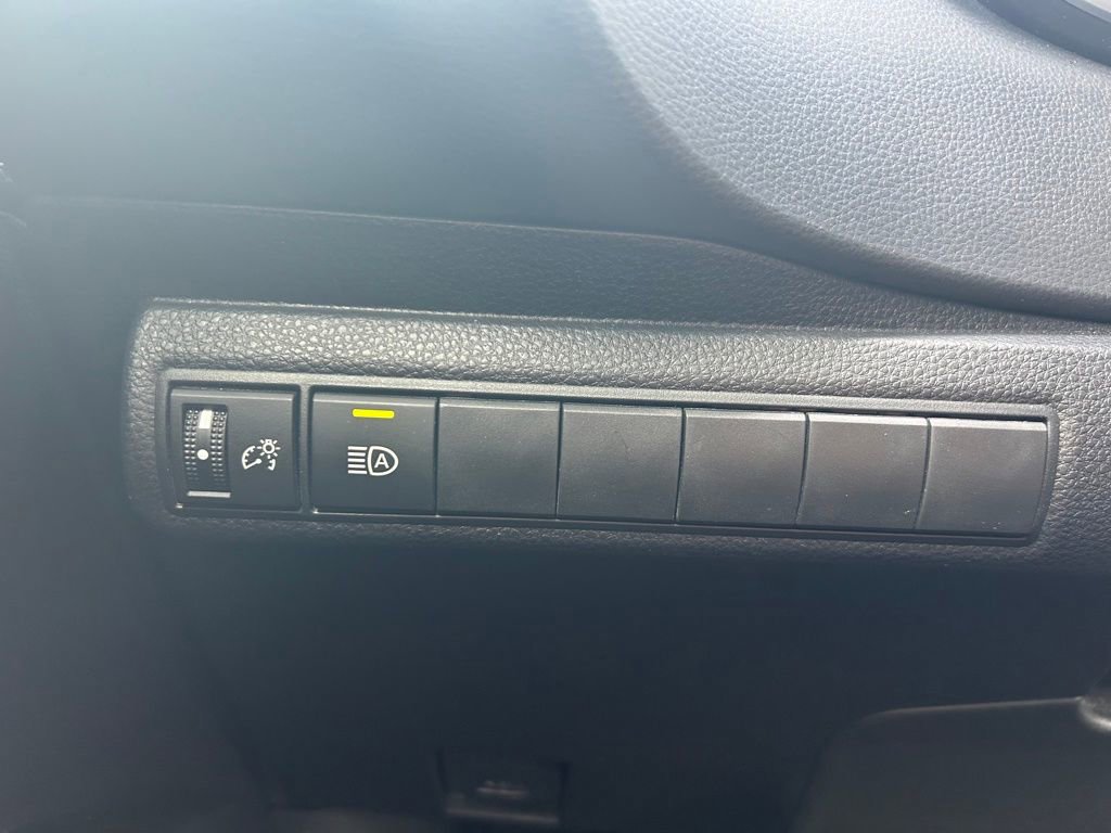 Used 2025 Toyota Corolla SE image 20