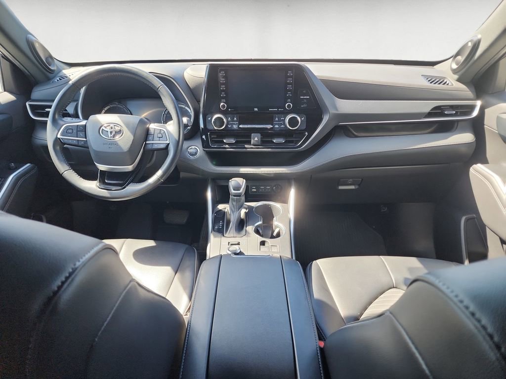 Used 2022 Toyota Highlander XSE image 10