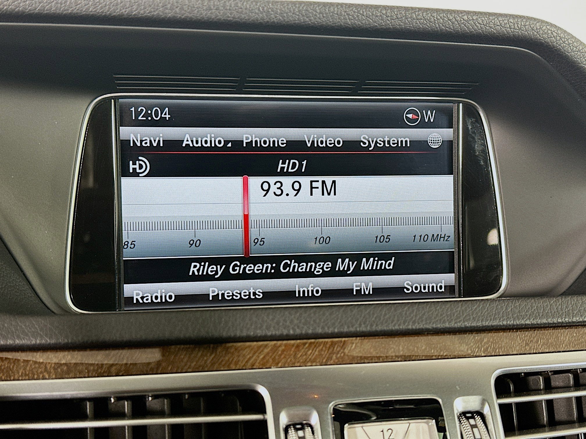 Used 2014 Mercedes-Benz E 350 Sedan image 21