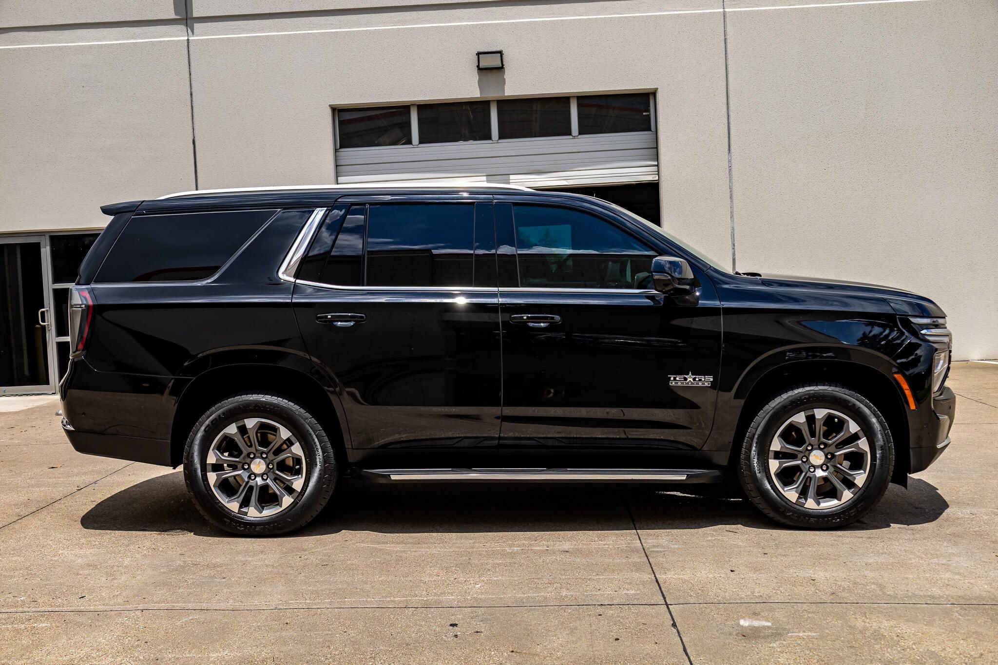 Used 2025 Chevrolet Tahoe LT w/ Comfort Package AWD/4WD image 10